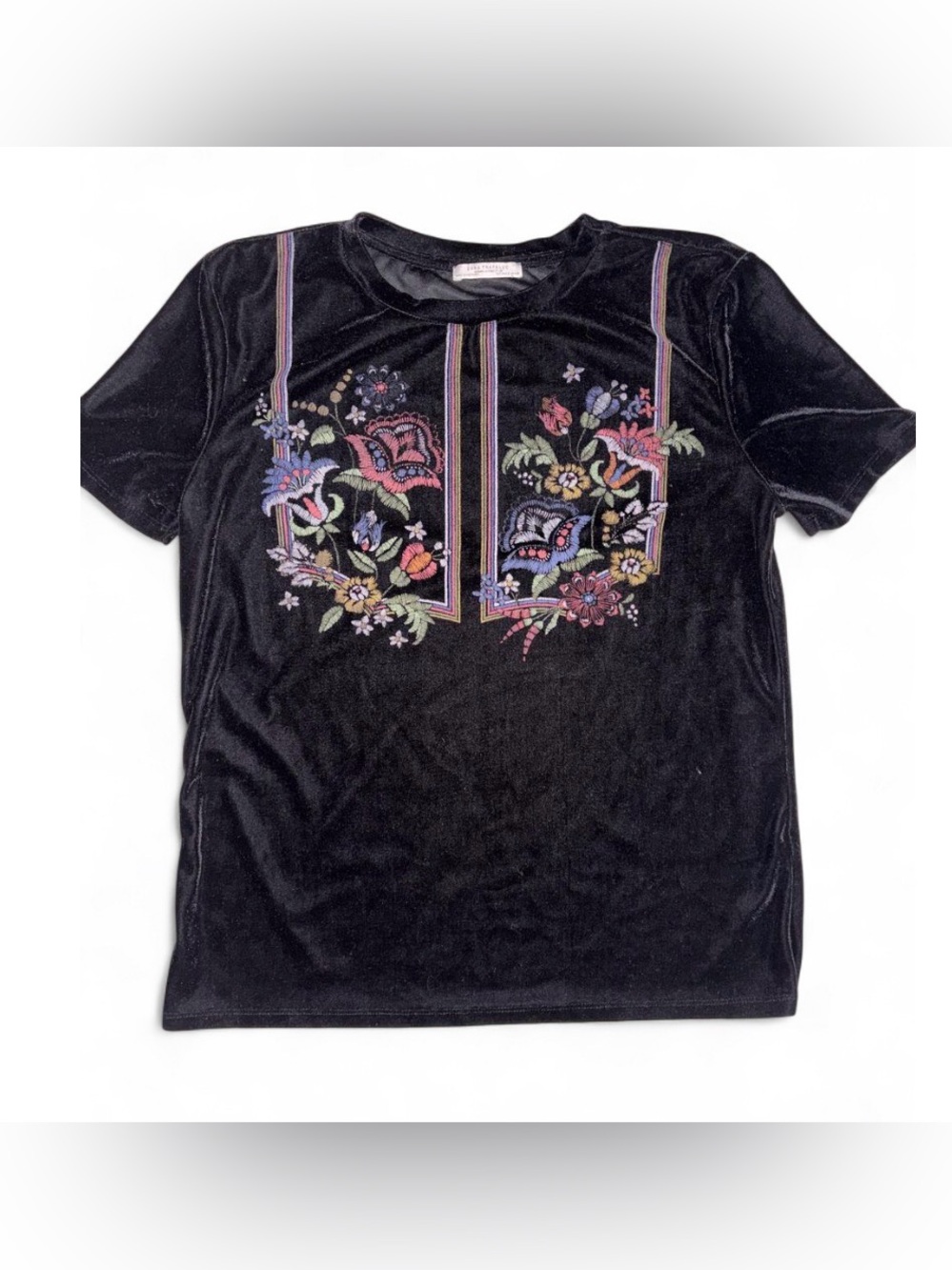 Embroidered Pattern Floral Tee - Black
